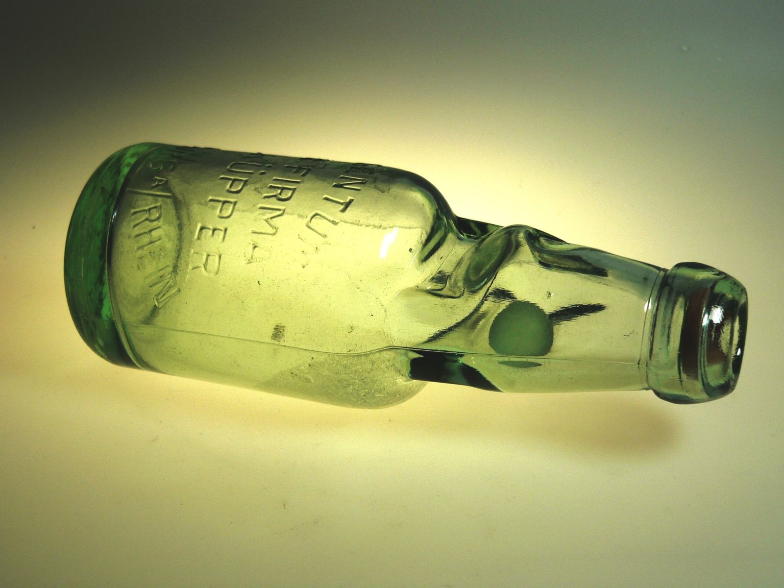 Klickerflasche (Limoflasche mit Kugelverschluss) :: Glasmuseum Wertheim :: museum-digital:baden-württemberg