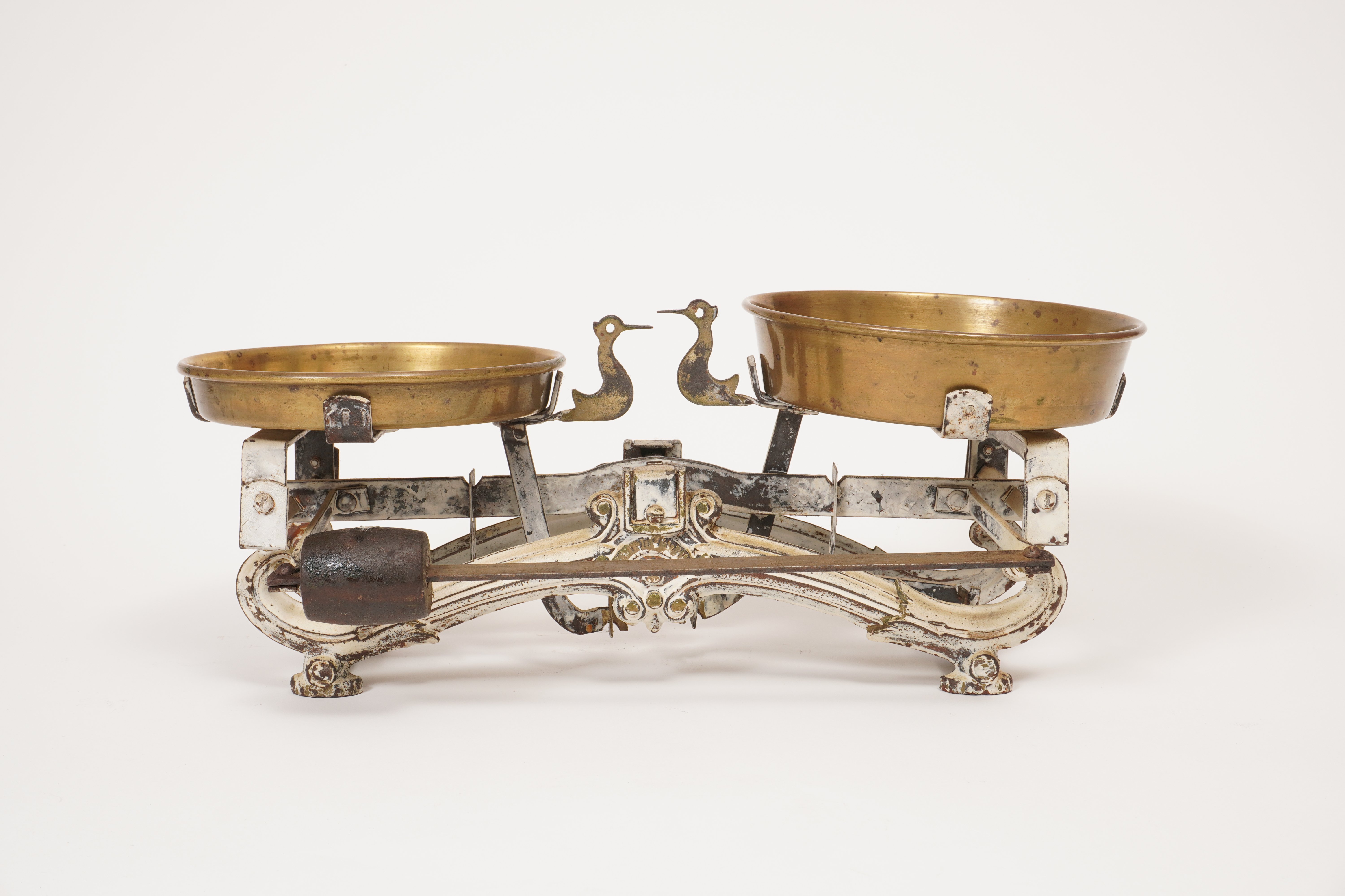 Mechanische Küchenwaage mit zwei Schalen / Schnabelwaage :: Keltermuseum Unterjesingen :: museum-digital:baden-württemberg
