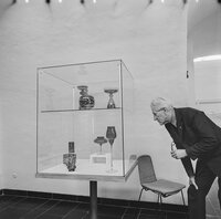 Besucher im Kunstgewerbemuseum, Berlin-Köpenick, 1974. SW-Foto © Kurt Schwarz. :: Industriesalon Schöneweide :: museum-digital:berlin