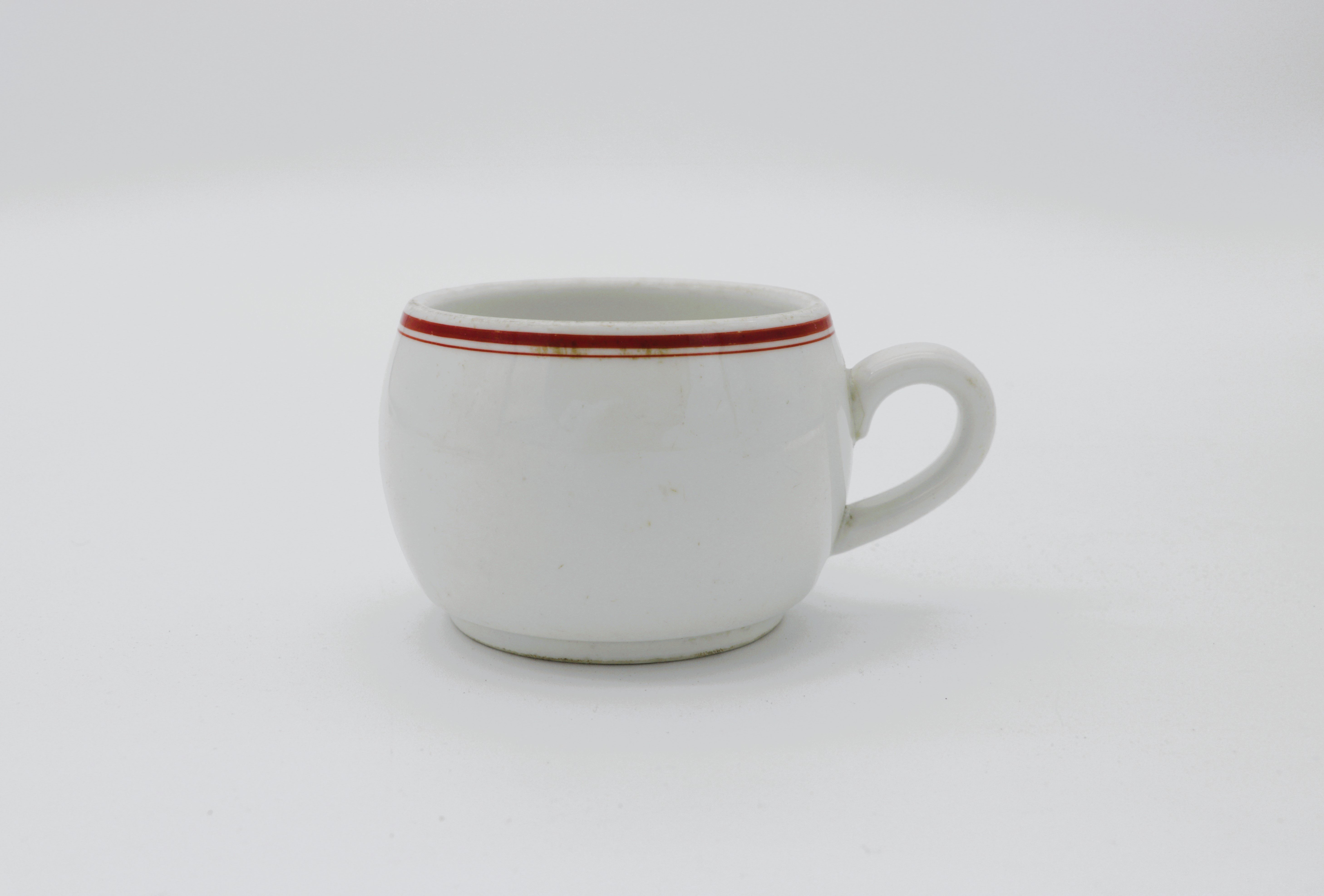 Tasse: Hutschenreuther Modell des Amtes Schönheit der Arbeit, Deutsches Reich ab 1933 :: Museum Berlin-Karlshorst :: museum-digital:berlin