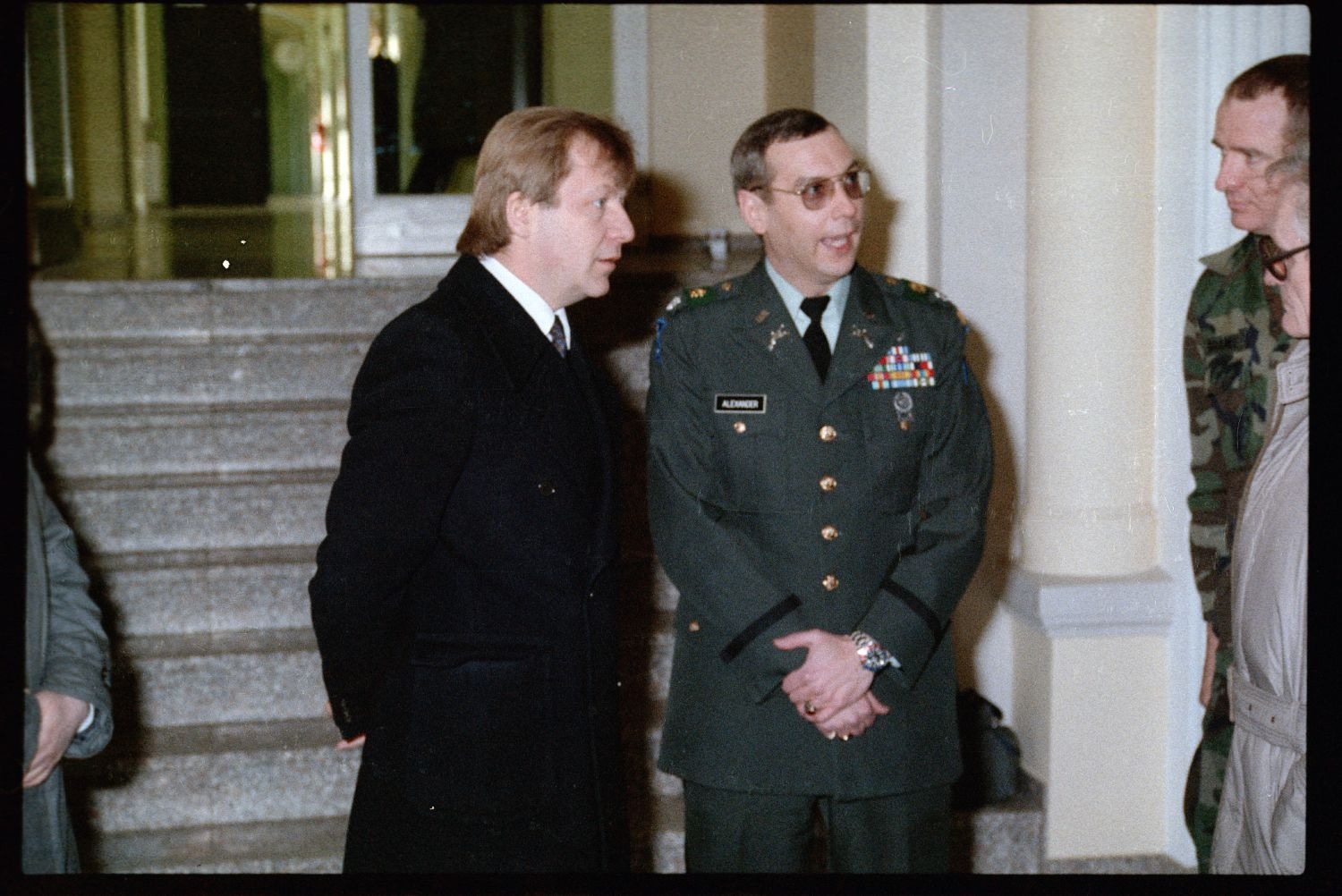 Fotografie: Besuch von Eberhard Diepgen, Regierender Bürgermeister von Berlin, in den McNair Barracks in Berlin-Lichterfelde