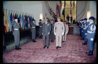 Fotografie: Antrittsbesuch von General de Division François Cann, französischer Stadtkommandant, in den Lucius D. Clay Headquarters in Berlin-Dahlem