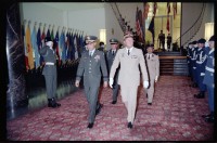 Fotografie: Antrittsbesuch von General de Division François Cann, französischer Stadtkommandant, in den Lucius D. Clay Headquarters in Berlin-Dahlem