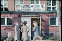 Fotografie: Besuch von Eberhard Diepgen, Regierender Bürgermeister von Berlin, beim 6941st Guard Battalion in Berlin-Lichterfelde