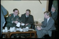 Fotografie: Besuch von Eberhard Diepgen, Regierender Bürgermeister von Berlin, beim 6941st Guard Battalion in Berlin-Lichterfelde