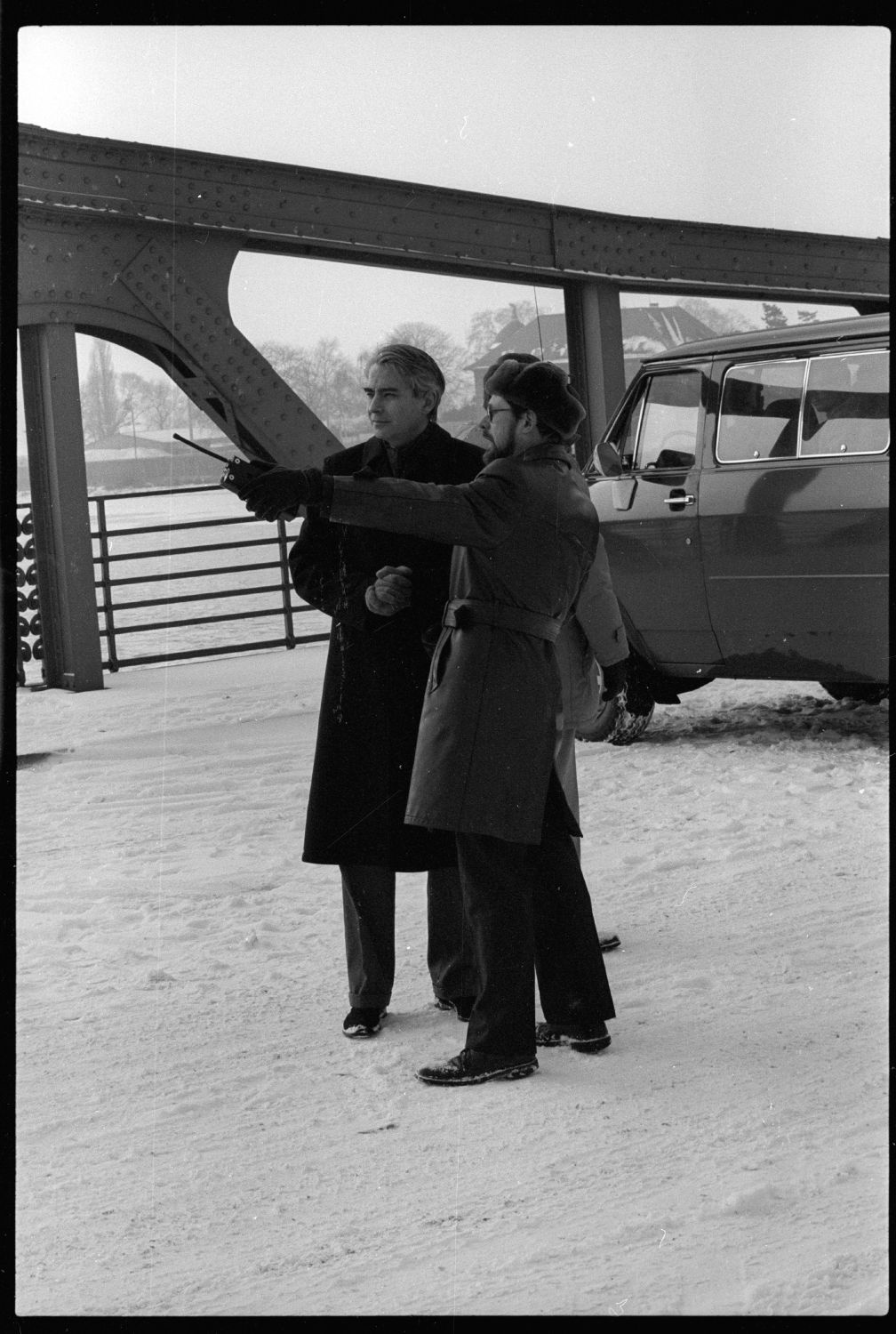 S/w-Fotografie: Agentenaustausch auf der Glienicker Brücke