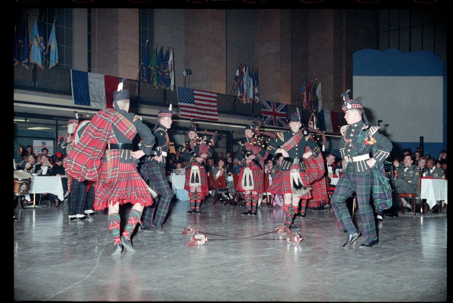 Fotografie: Allied Noncommissioned Officers` Ball im Flughafen Berlin-Tempelhof