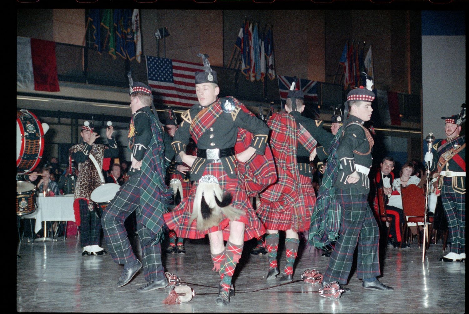 Fotografie: Allied Noncommissioned Officers` Ball im Flughafen Berlin-Tempelhof