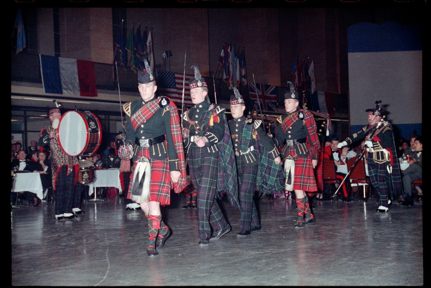 Fotografie: Allied Noncommissioned Officers` Ball im Flughafen Berlin-Tempelhof