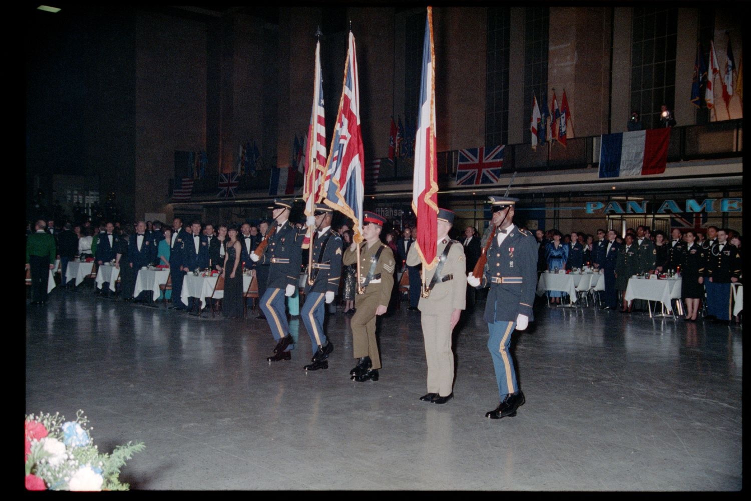 Fotografie: Allied Noncommissioned Officers` Ball im Flughafen Berlin-Tempelhof