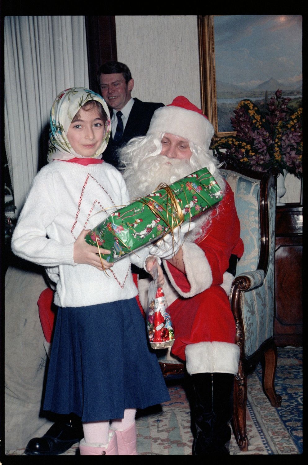 Fotografie: Weihnachtsempfang bei US-Stadtkommandant Major General John H. Mitchell in seiner Residenz in Berlin-Dahlem