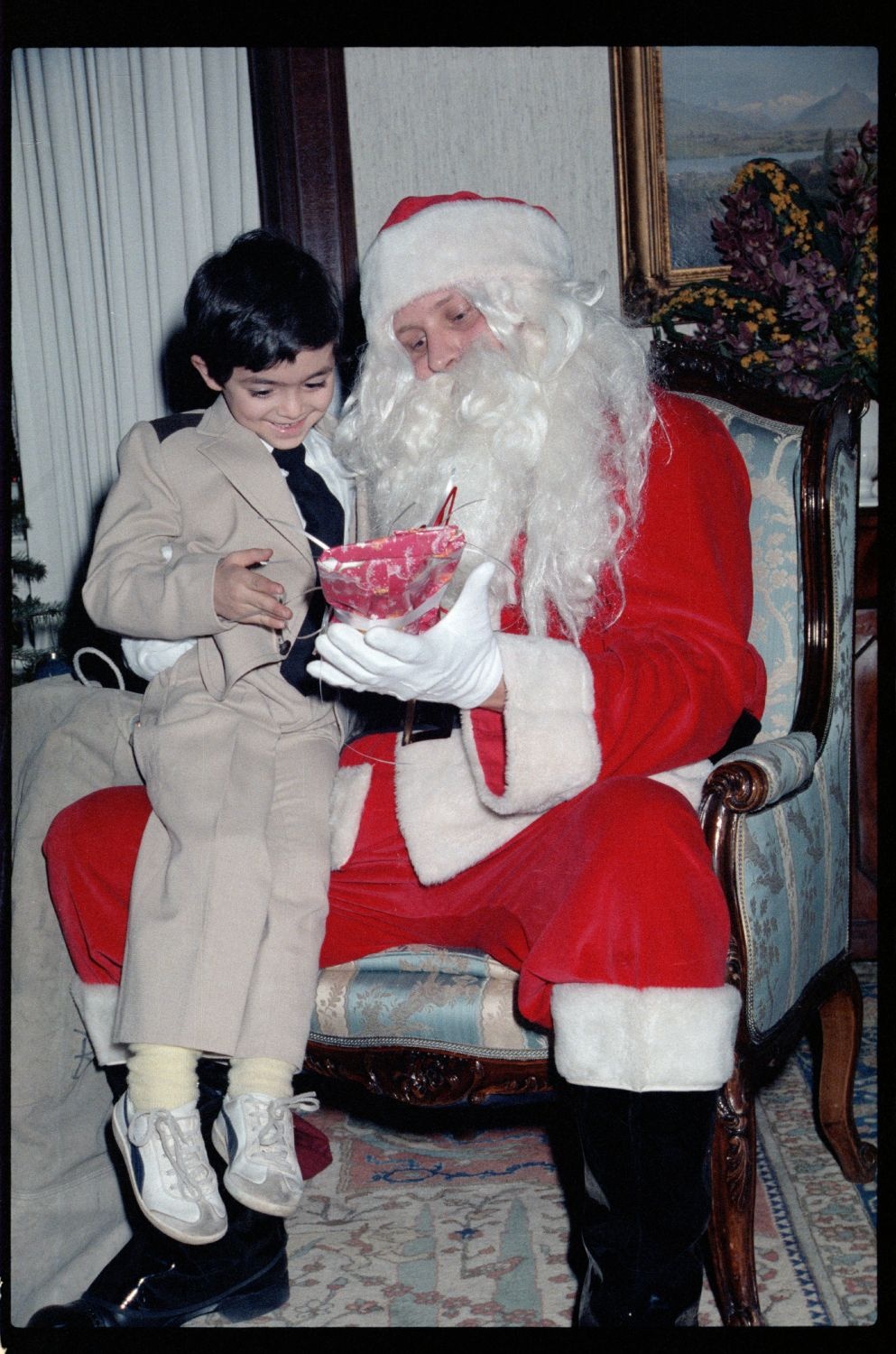 Fotografie: Weihnachtsempfang bei US-Stadtkommandant Major General John H. Mitchell in seiner Residenz in Berlin-Dahlem