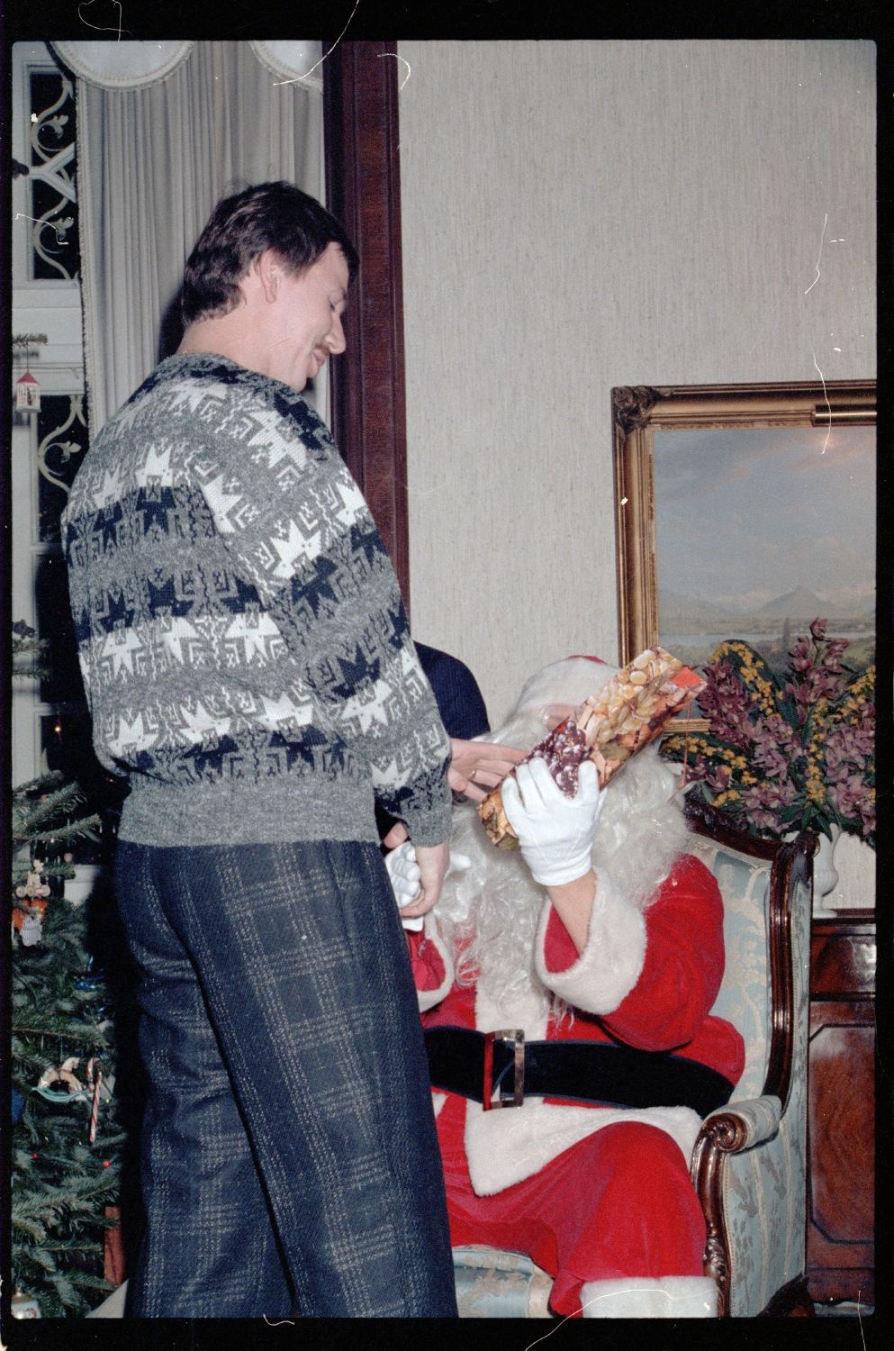 Fotografie: Weihnachtsempfang bei US-Stadtkommandant Major General John H. Mitchell in seiner Residenz in Berlin-Dahlem