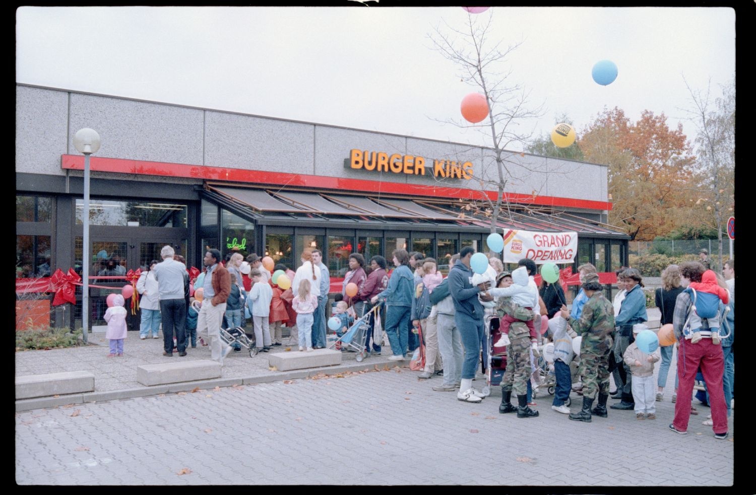 Fotografie: Eröffnung einer Burger King Filiale an der Truman Plaza in Berlin-Dahlem