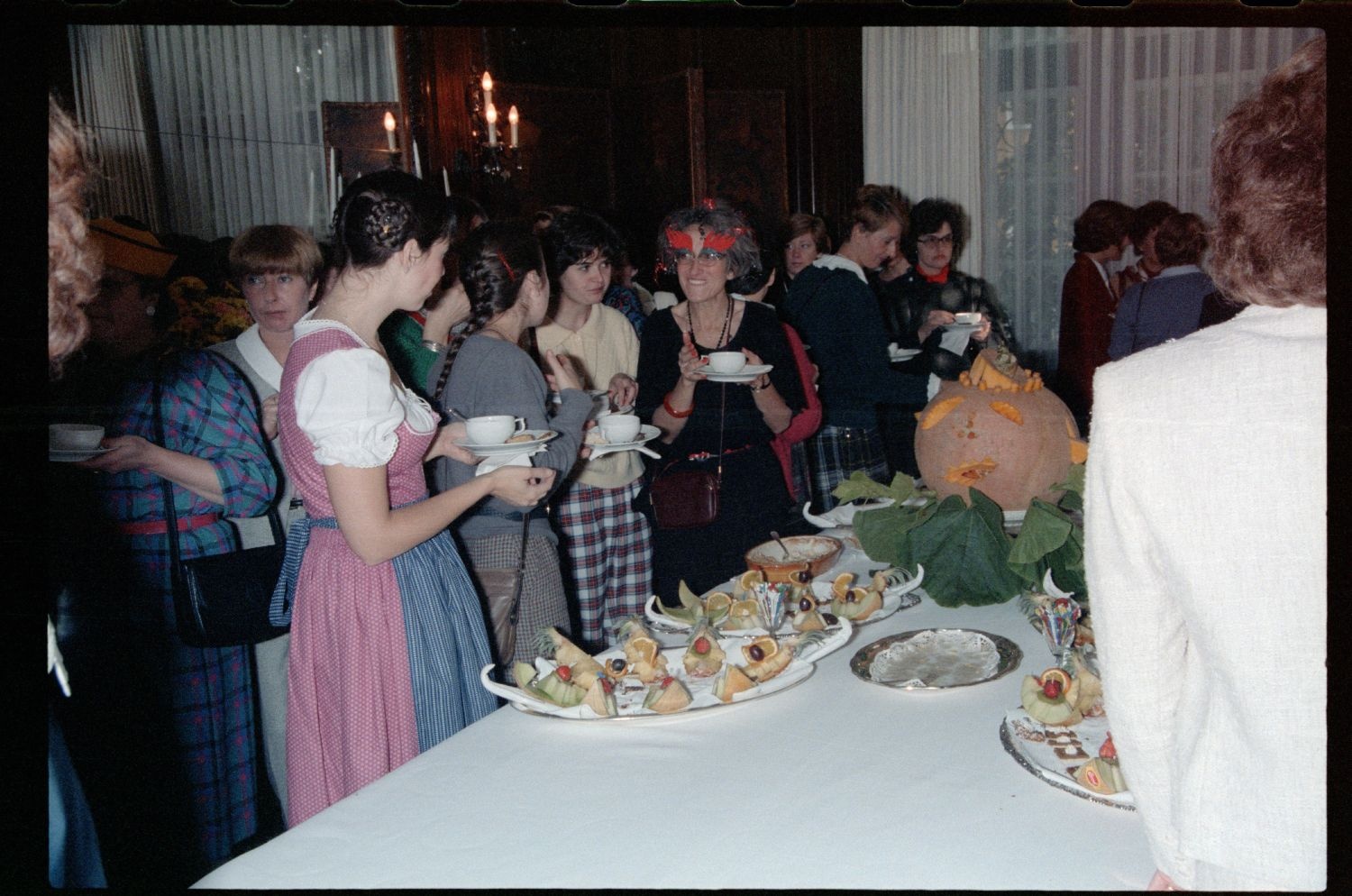 Fotografie: Halloween-Party in der Residenz des US-Stadtkommandanten in Berlin-Dahlem