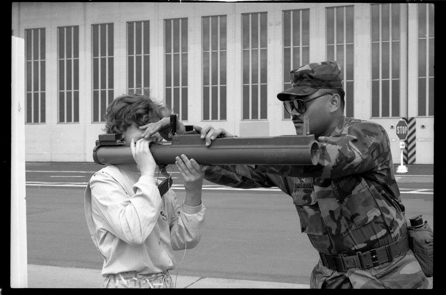 S/w-Fotografie: Tag der offenen Tür auf der Tempelhof Air Base in Berlin-Tempelhof