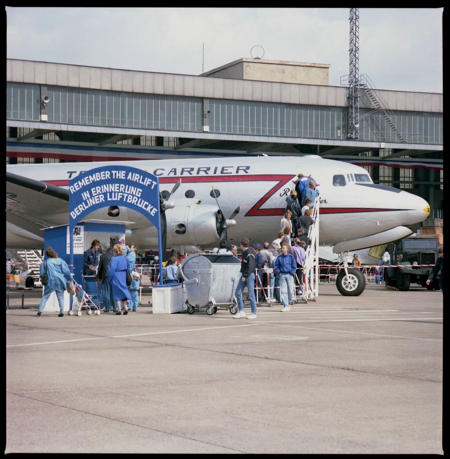 Fotografie: Tag der offenen Tür auf der Tempelhof Air Base in Berlin-Tempelhof