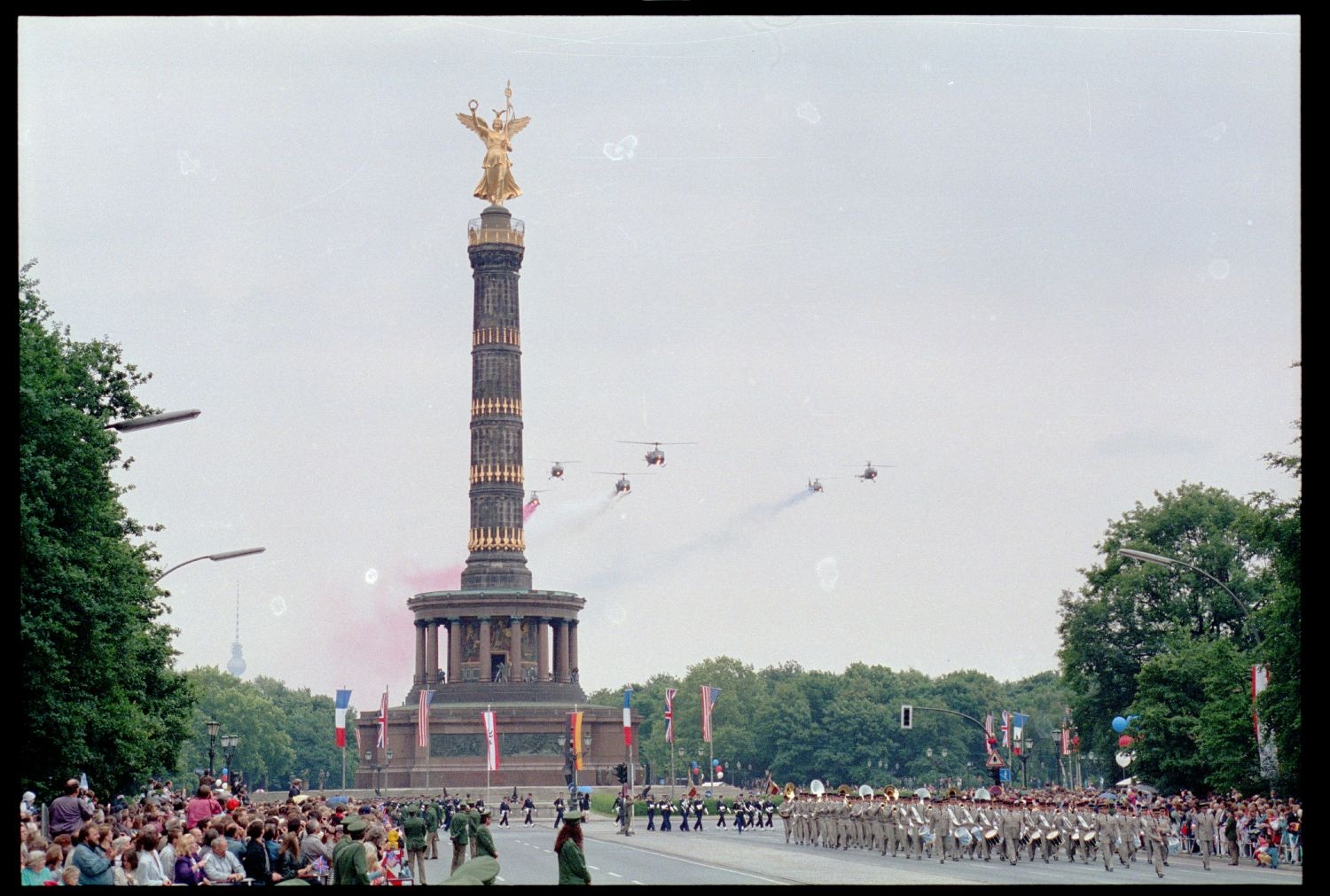 Fotografie: Allied Parade in Berlin-Tiergarten