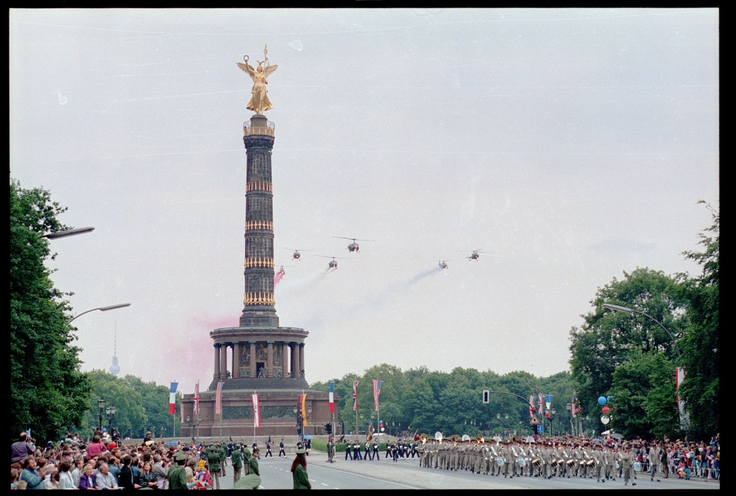 Fotografie: Allied Parade in Berlin-Tiergarten