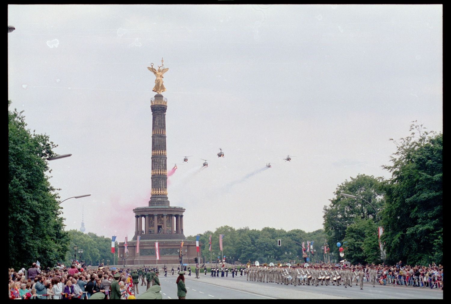 Fotografie: Allied Parade in Berlin-Tiergarten