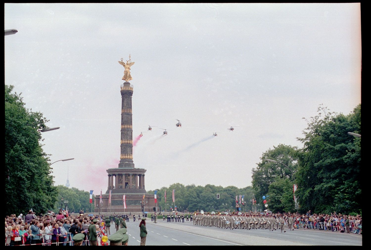 Fotografie: Allied Parade in Berlin-Tiergarten