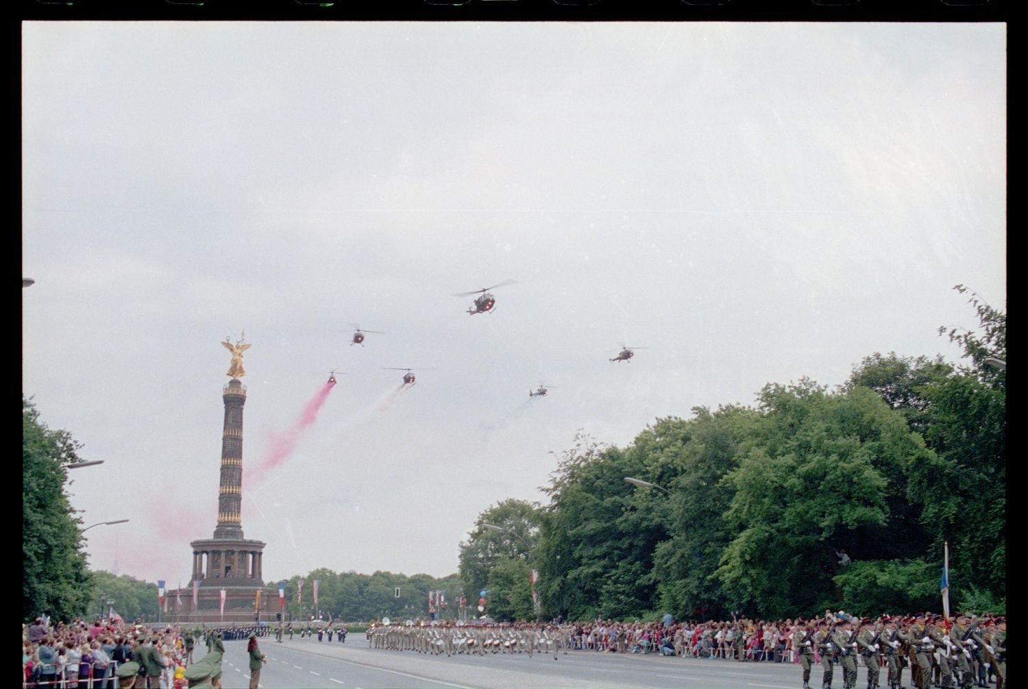 Fotografie: Allied Parade in Berlin-Tiergarten