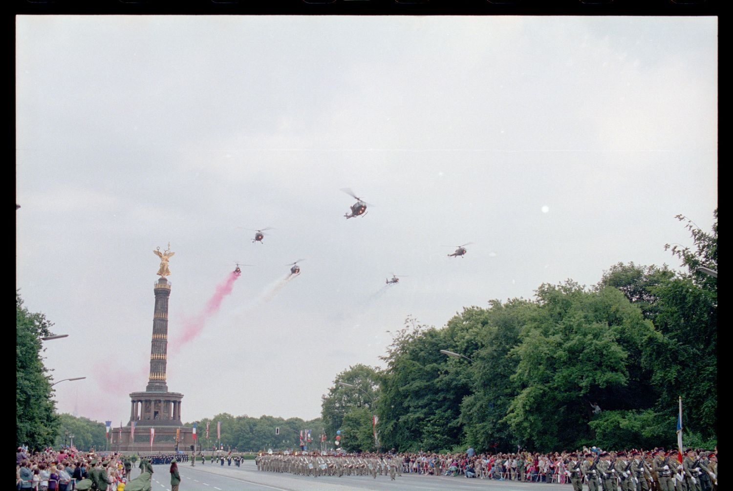 Fotografie: Allied Parade in Berlin-Tiergarten