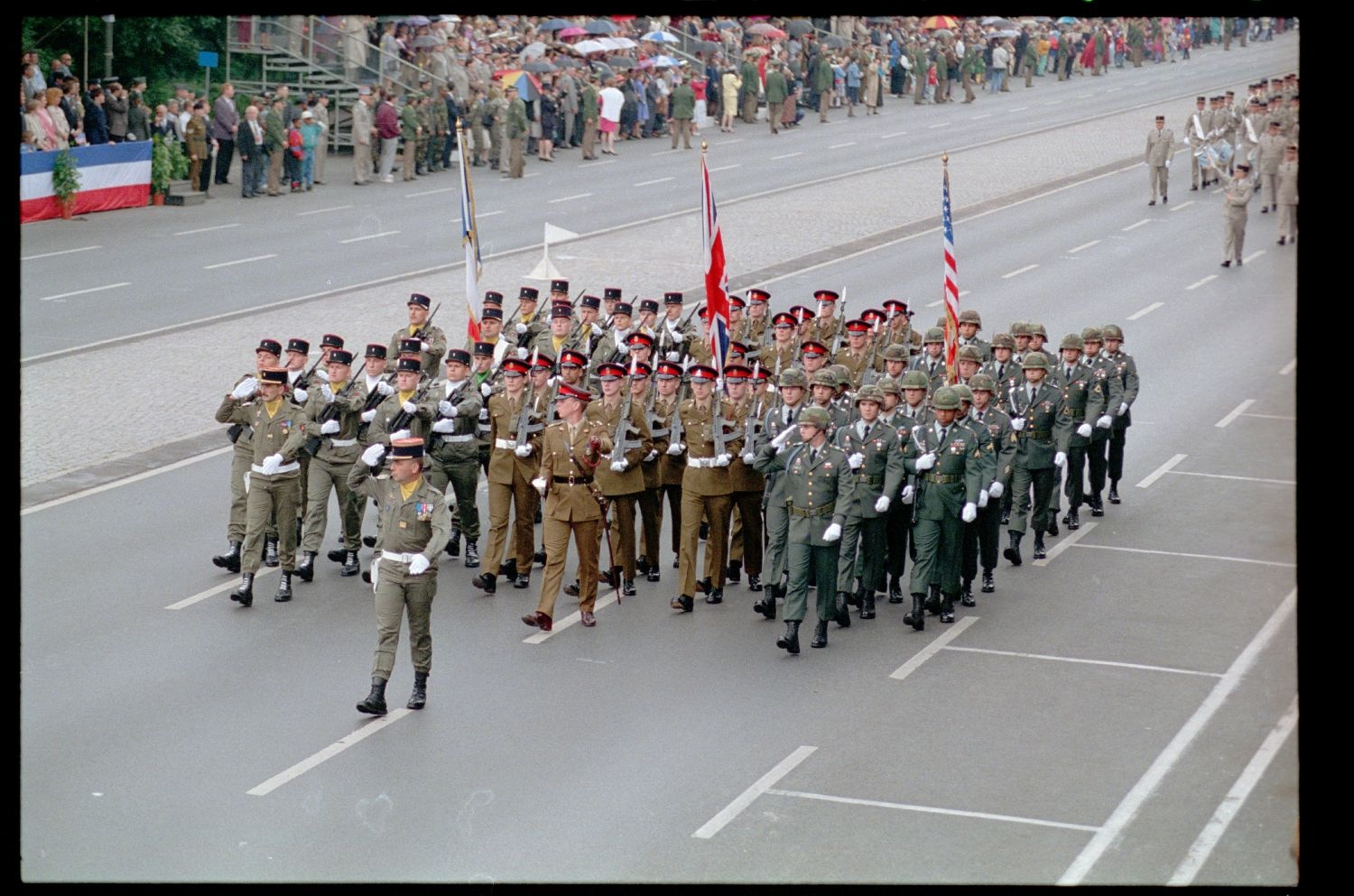 Fotografie: Allied Parade in Berlin-Tiergarten