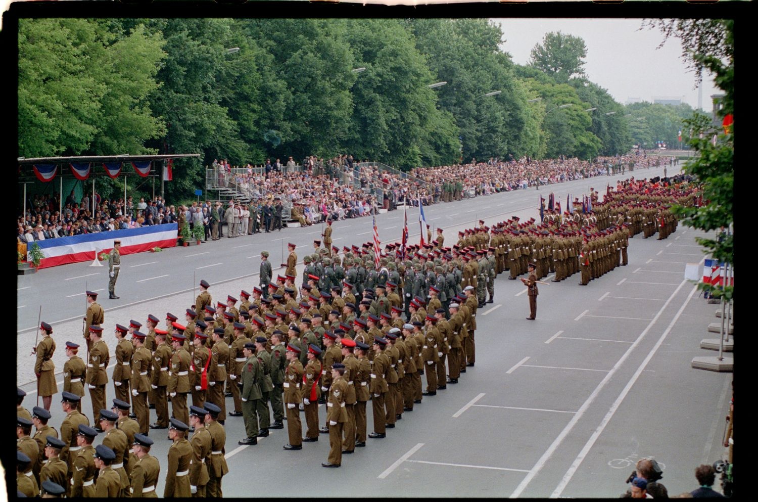 Fotografie: Allied Parade in Berlin-Tiergarten