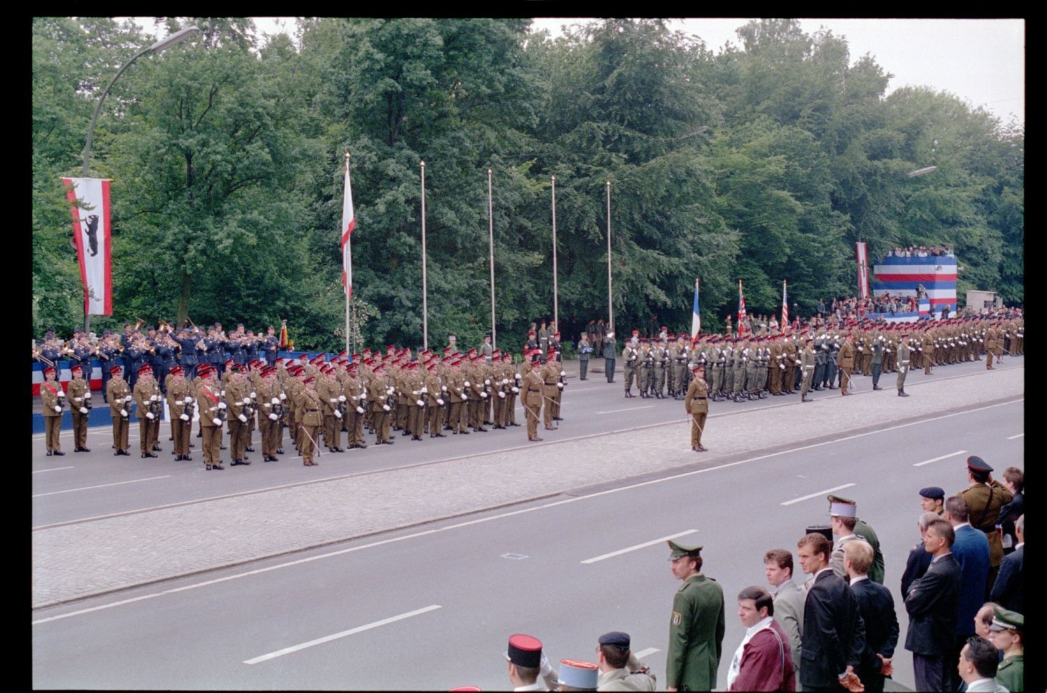 Fotografie: Allied Parade in Berlin-Tiergarten