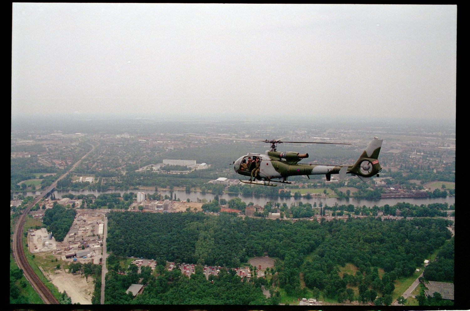 Fotografie: Übungsflug von alliierten Hubschraubern in Berlin