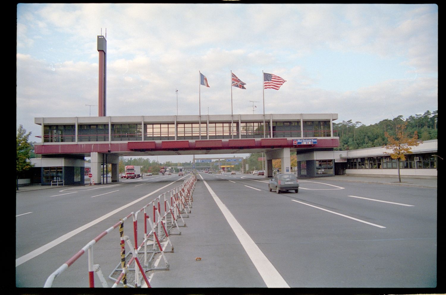 Fotografie: Schließung des Allied Checkpoint Bravo in Berlin-Zehlendorf