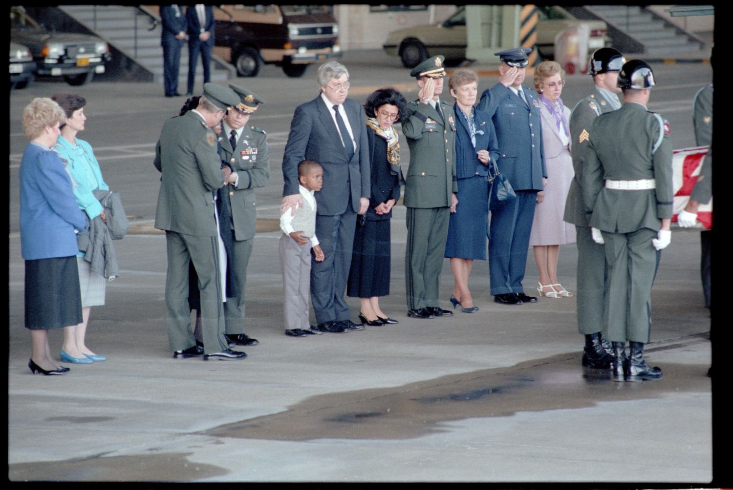 Fotografie: Offizieller Akt zur Überführung der sterblichen Überreste von Staff Sergeant James E. Goins auf dem Flughafen Berlin-Tempelhof