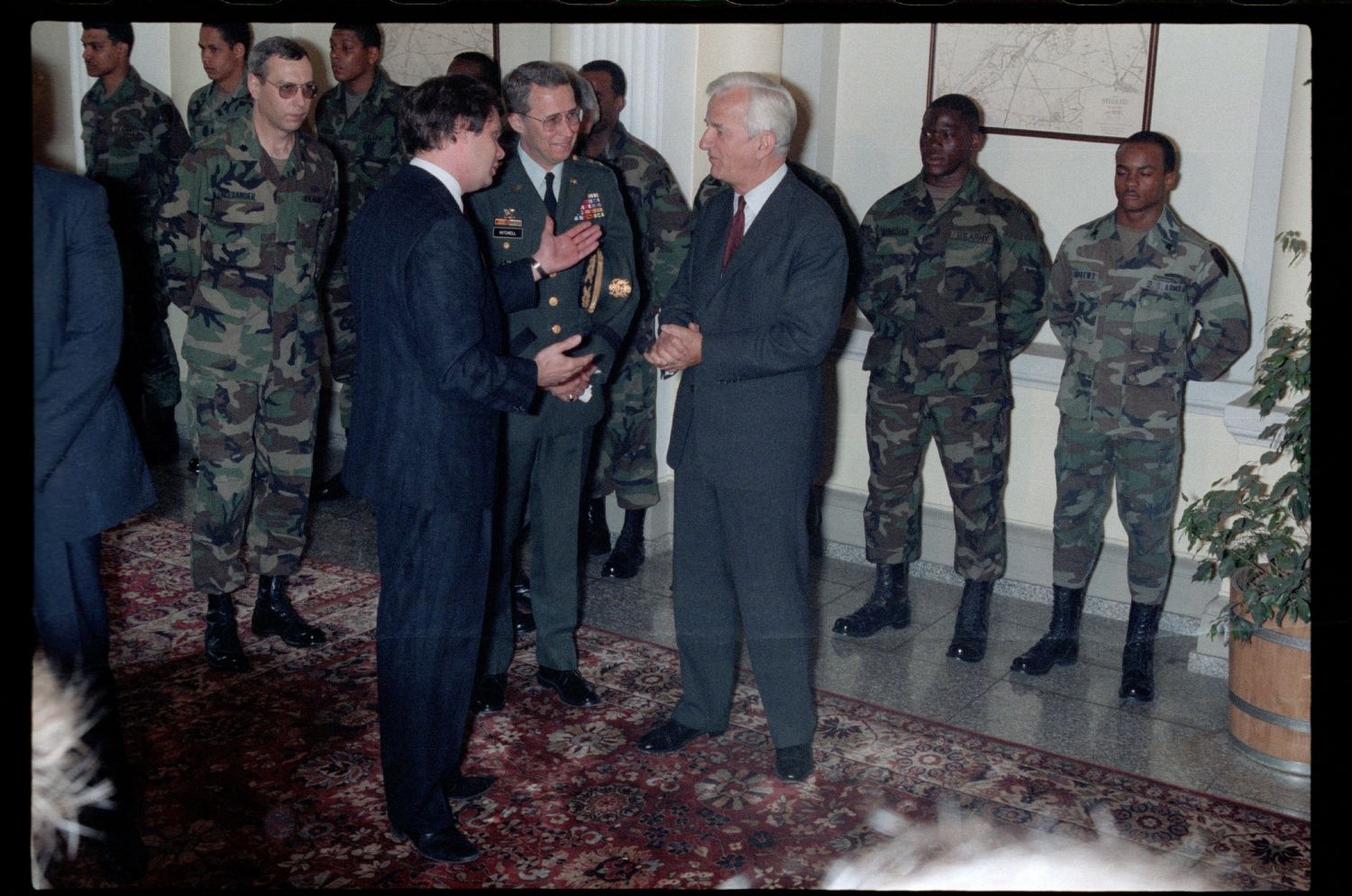 Fotografie: Besuch von Bundespräsident Richard von Weizsäcker beim 6941st Guard Battalion in Berlin-Lichterfelde