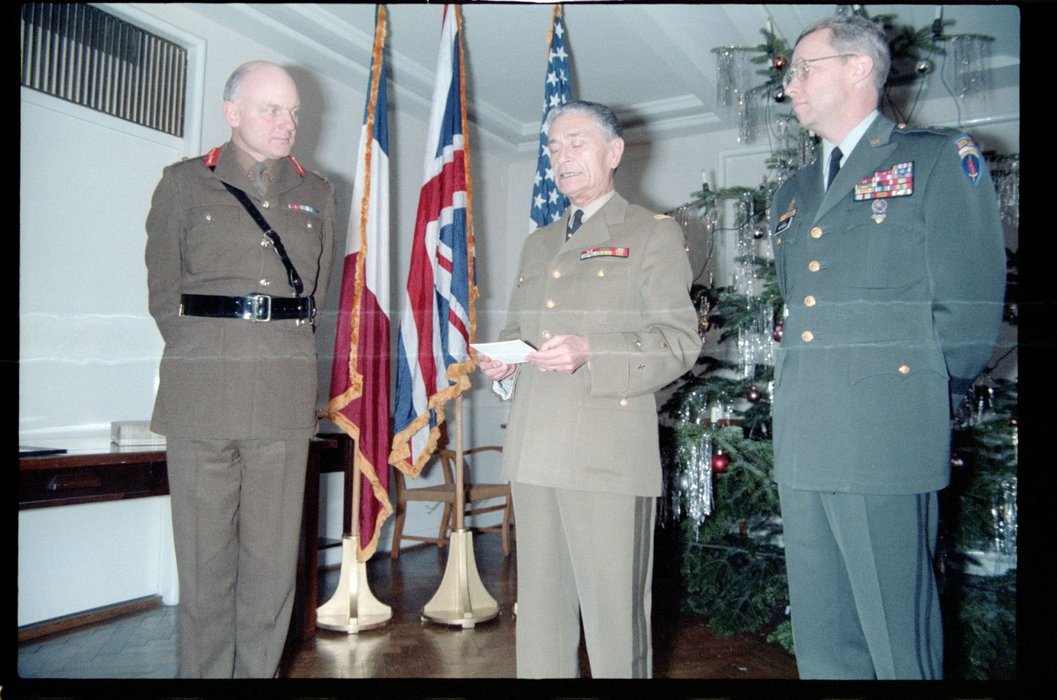 Fotografie: Verabschiedung von Major General Bernard Gordon Lennox, britischer Stadtkommandant, in der Alliierten Kommandantur in Berlin-Dahlem