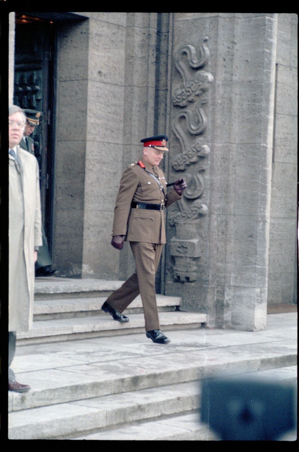 Fotografie: Verabschiedung von Major General Bernard Gordon Lennox, britischer Stadtkommandant, in der Alliierten Kommandantur in Berlin-Dahlem