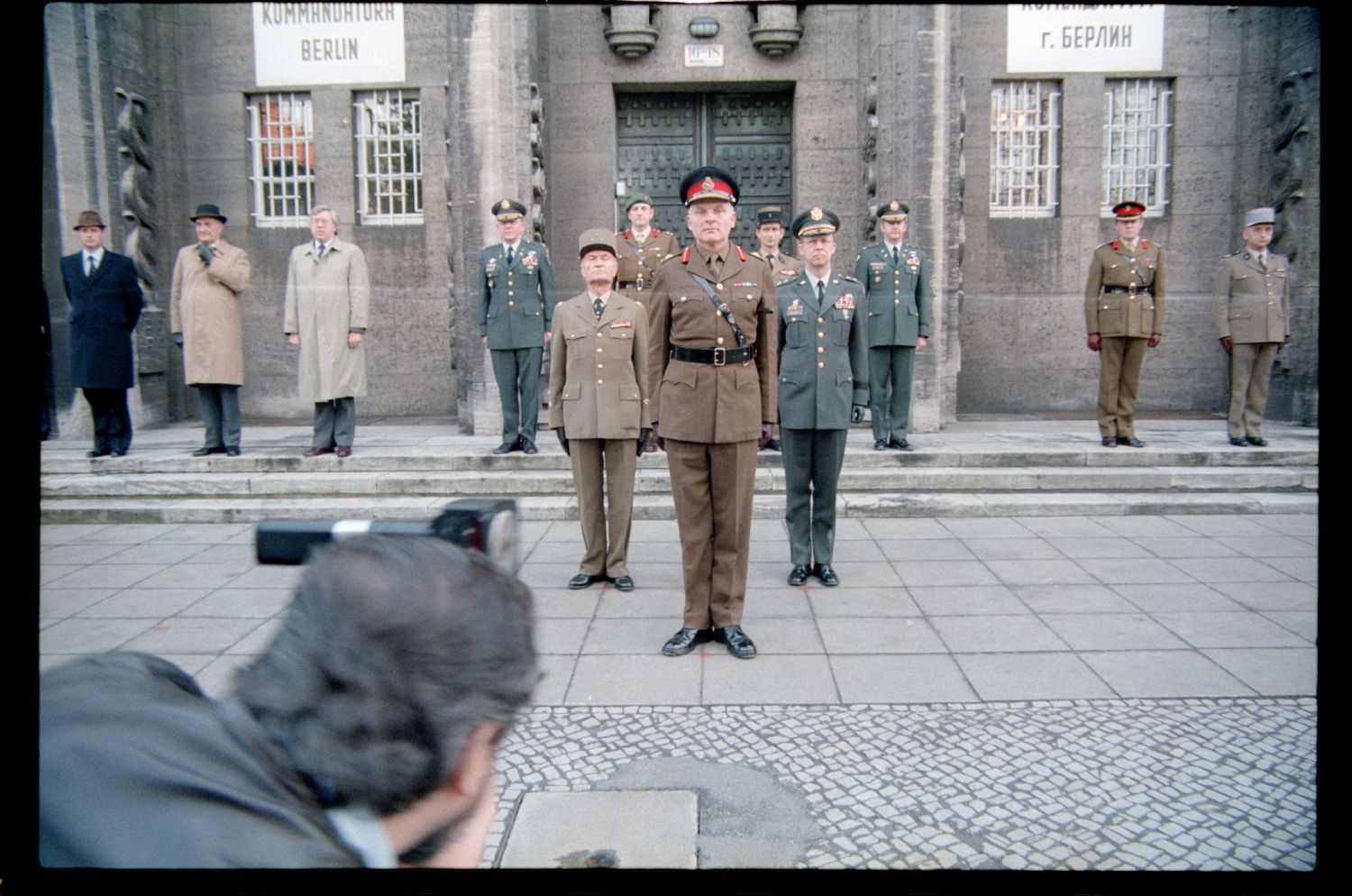 Fotografie: Verabschiedung von Major General Bernard Gordon Lennox, britischer Stadtkommandant, in der Alliierten Kommandantur in Berlin-Dahlem