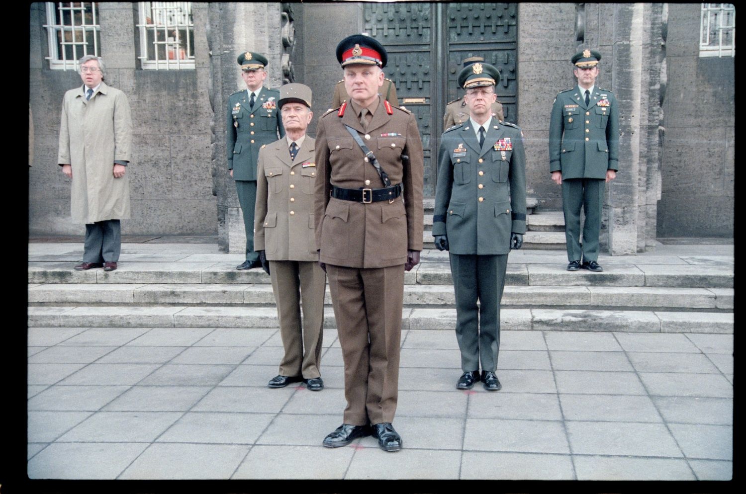 Fotografie: Verabschiedung von Major General Bernard Gordon Lennox, britischer Stadtkommandant, in der Alliierten Kommandantur in Berlin-Dahlem