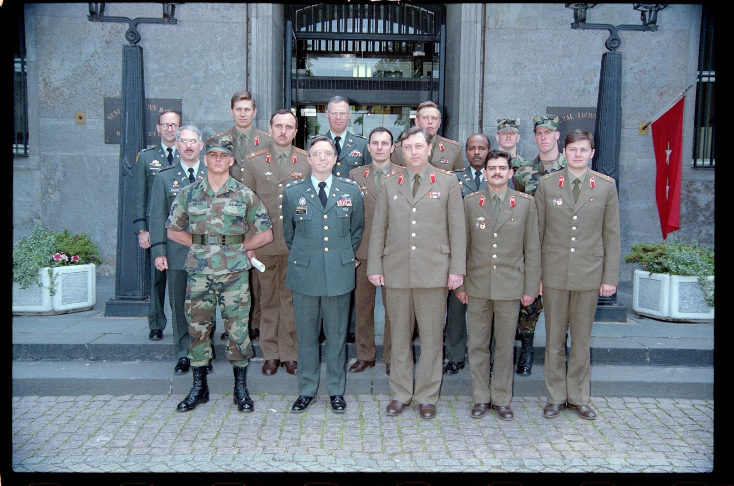 Fotografie: Empfang sowjetischer Offiziere in den Lucius D. Clay Headquarters in Berlin-Dahlem