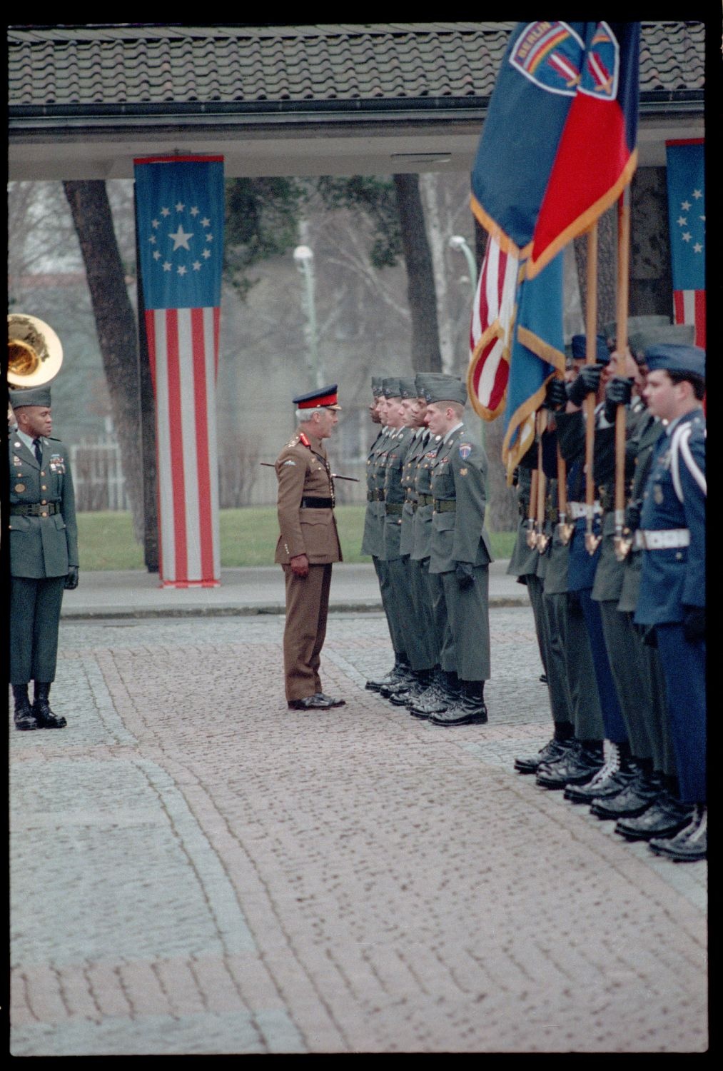 Fotografie: Antrittsbesuch von Major General Robert Corbett, britischer Stadtkommandant, in den Lucius D. Clay Headquarters in Berlin-Dahlem