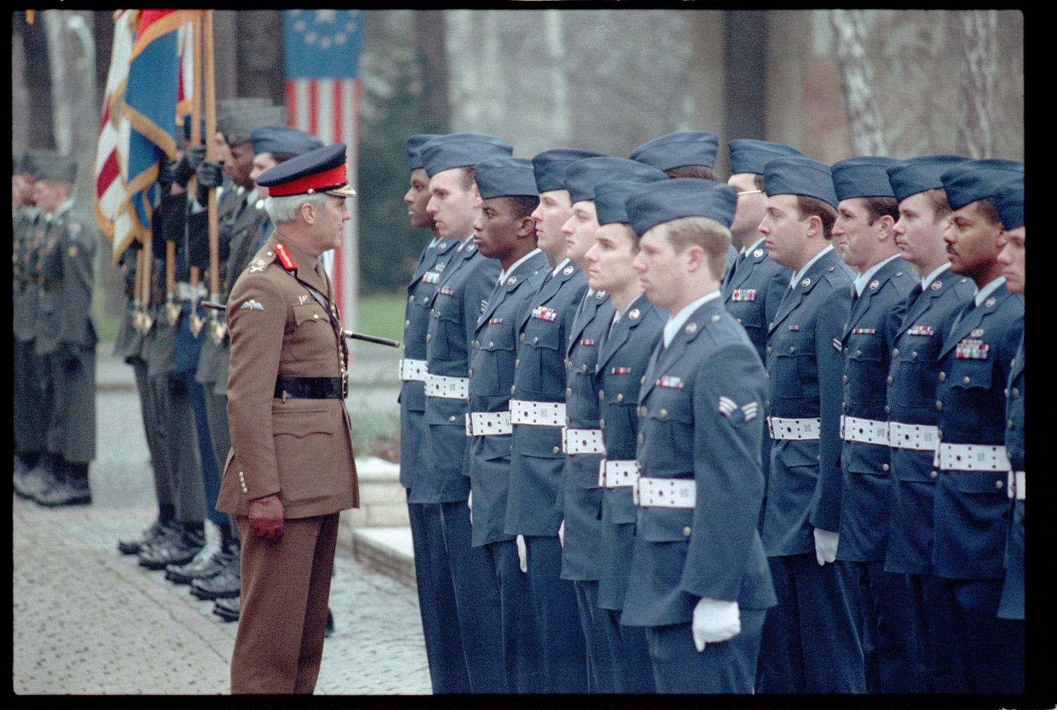 Fotografie: Antrittsbesuch von Major General Robert Corbett, britischer Stadtkommandant, in den Lucius D. Clay Headquarters in Berlin-Dahlem