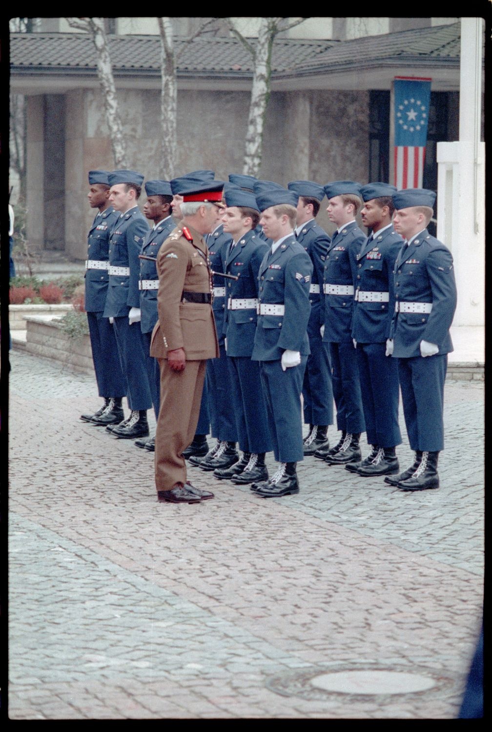 Fotografie: Antrittsbesuch von Major General Robert Corbett, britischer Stadtkommandant, in den Lucius D. Clay Headquarters in Berlin-Dahlem