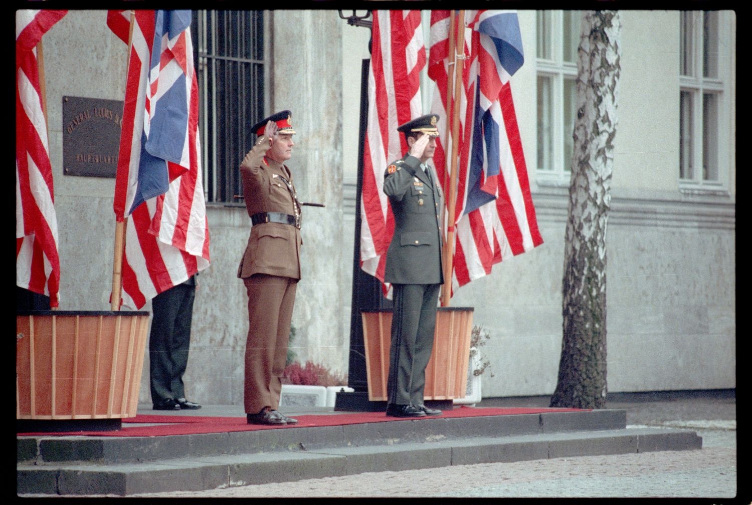 Fotografie: Antrittsbesuch von Major General Robert Corbett, britischer Stadtkommandant, in den Lucius D. Clay Headquarters in Berlin-Dahlem