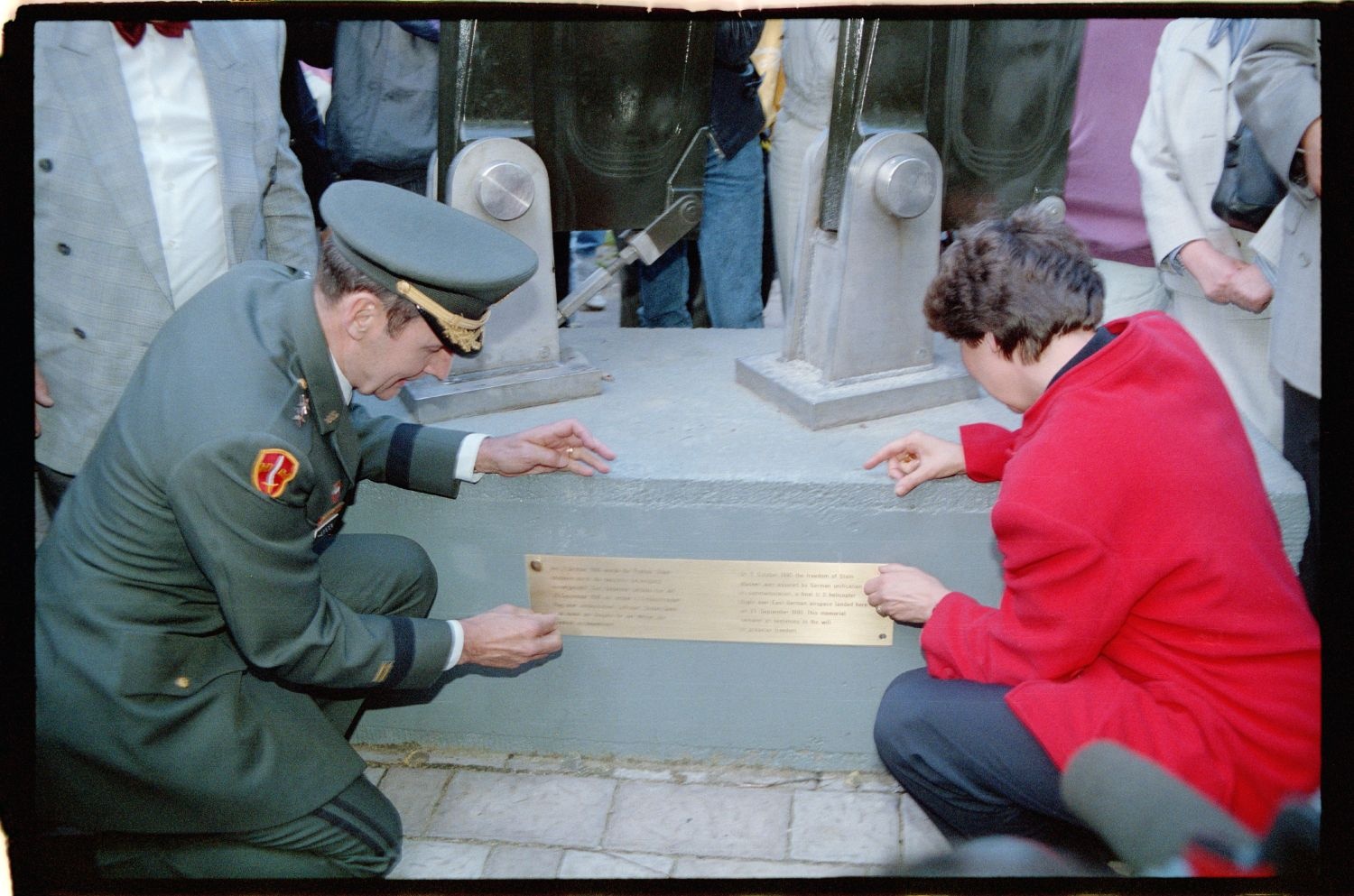 Fotografie: Letzter Hubschrauberflug des U.S. Army Aviation Detachment in die Exklave Steinstücken des Bezirks Berlin-Zehlendorf