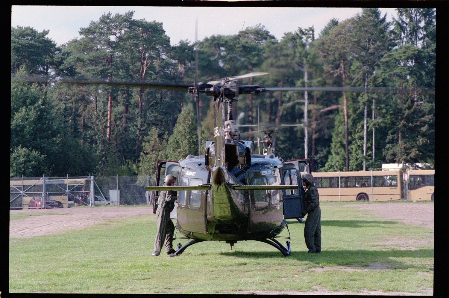 Fotografie: Letzter Hubschrauberflug des U.S. Army Aviation Detachment in die Exklave Steinstücken des Bezirks Berlin-Zehlendorf