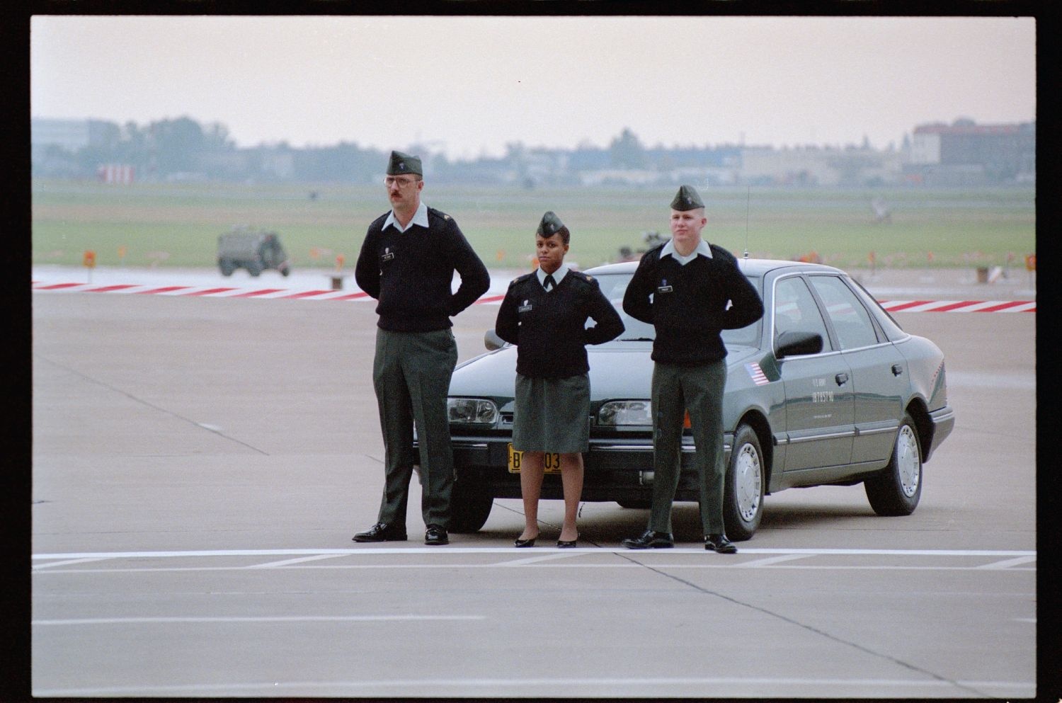 Fotografie: Militärische Zeremonie zur Einstellung der Operation Larkspur auf der Tempelhof Air Base in Berlin-Tempelhof