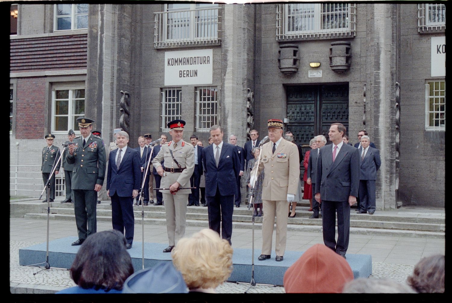 Fotografie: Letzte Sitzung der Stadtkommandanten in der Alliierten Kommandantur in Berlin-Dahlem
