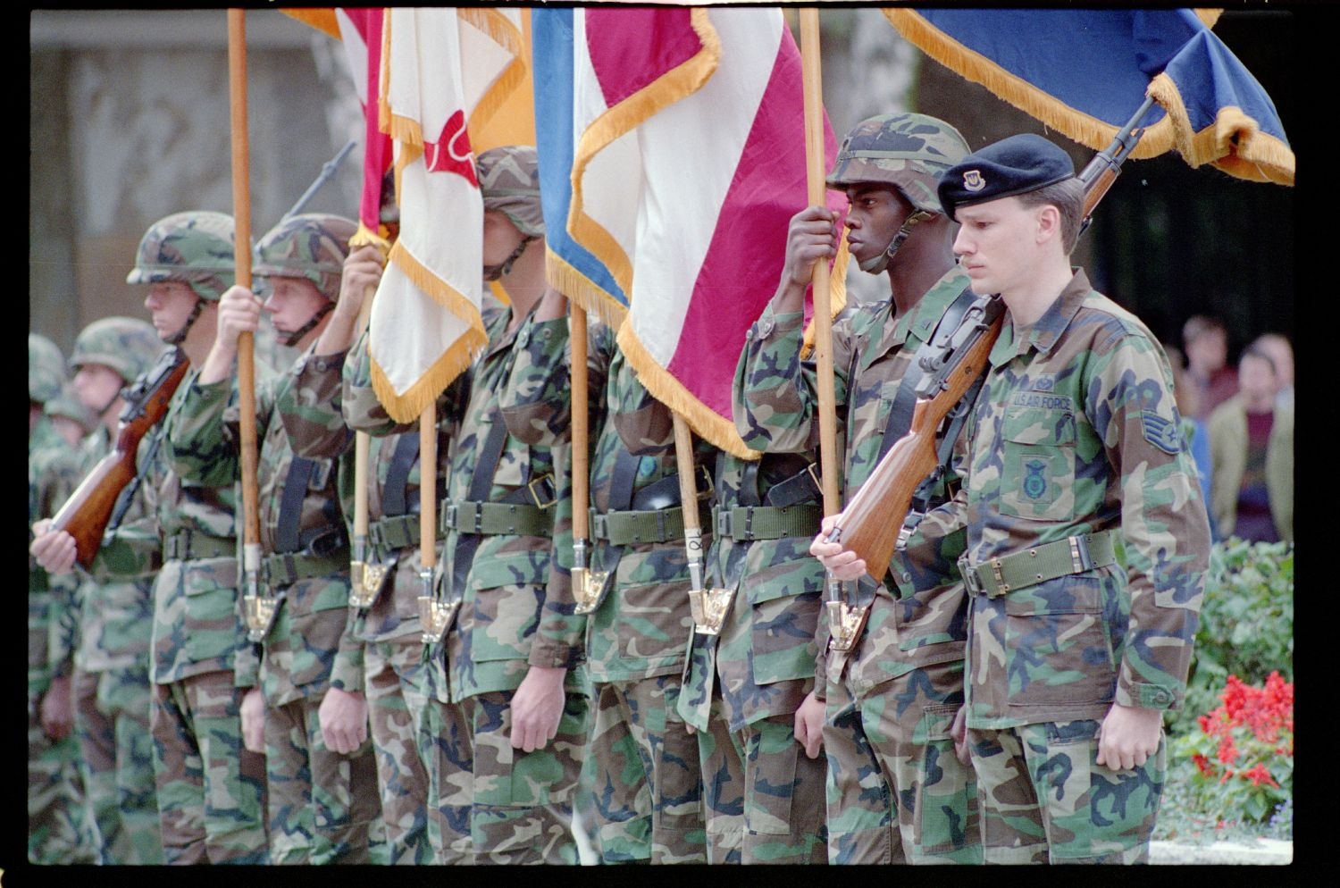 Fotografie: Militärische Zeremonie zur Außerdienststellung des U.S. Army Berlin Command in den Lucius D. Clay Headquarters in Berlin-Dahlem