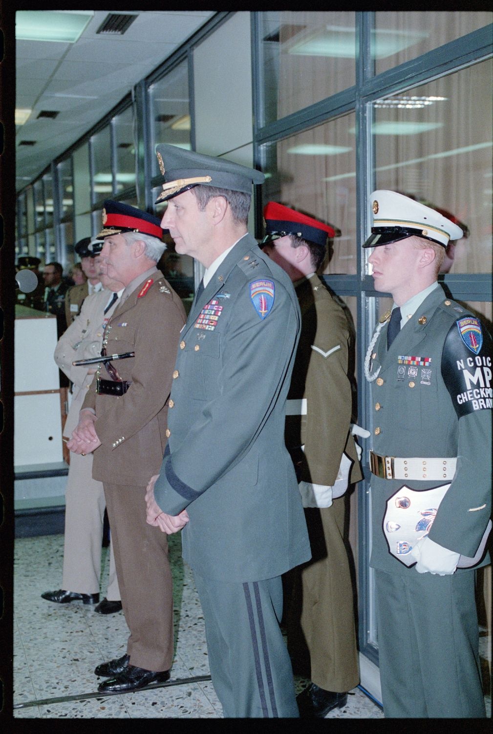 Fotografie: Schließung des Allied Checkpoint Bravo in Berlin-Zehlendorf