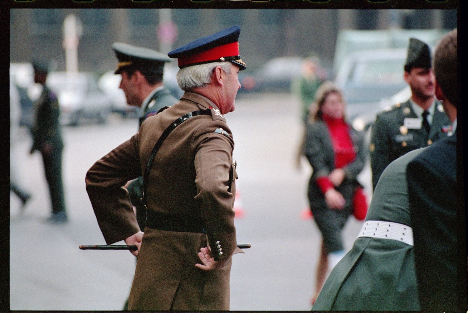Fotografie: Feierliche Übergabe des Alliierten Kontrollhäuschens vom Checkpoint Charlie an das Deutsche Historische Museum in Berlin